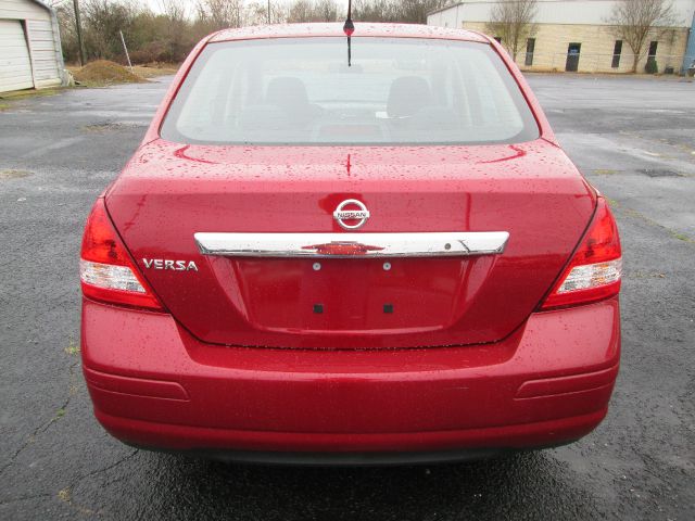 2011 Nissan Versa Crew Cab Standard Box 2-wheel Drive SLE