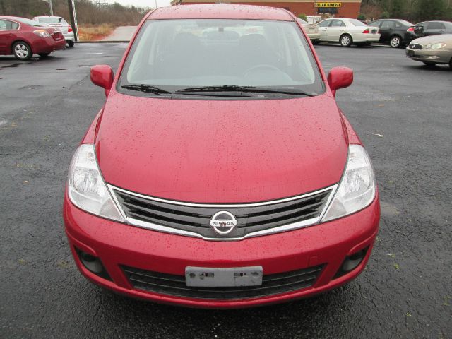 2011 Nissan Versa Crew Cab Standard Box 2-wheel Drive SLE