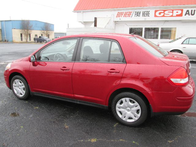 2011 Nissan Versa Crew Cab Standard Box 2-wheel Drive SLE