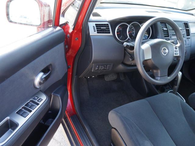 2011 Nissan Versa E43