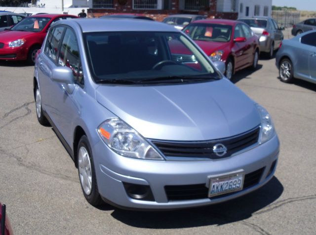 2011 Nissan Versa Carrera C4S