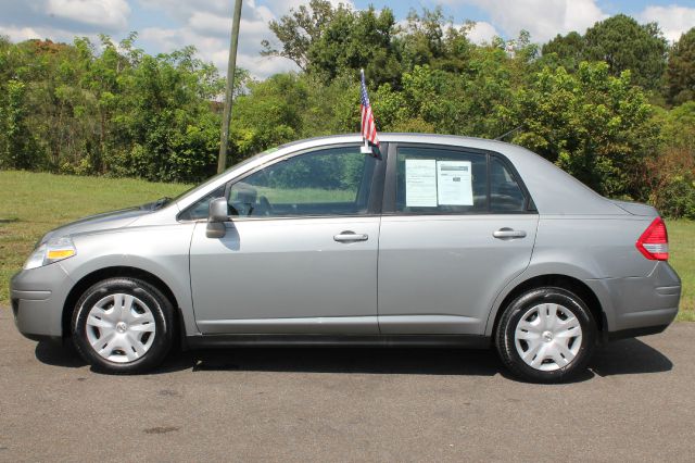2011 Nissan Versa Crew Cab Standard Box 2-wheel Drive SLE