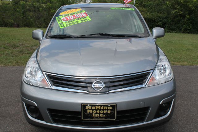 2011 Nissan Versa Crew Cab Standard Box 2-wheel Drive SLE