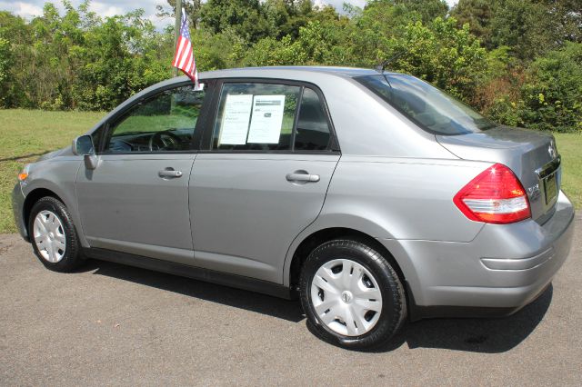 2011 Nissan Versa Crew Cab Standard Box 2-wheel Drive SLE