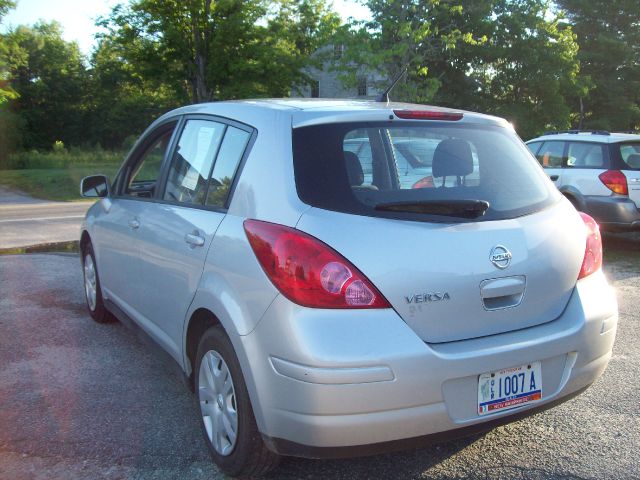 2011 Nissan Versa Carrera C4S