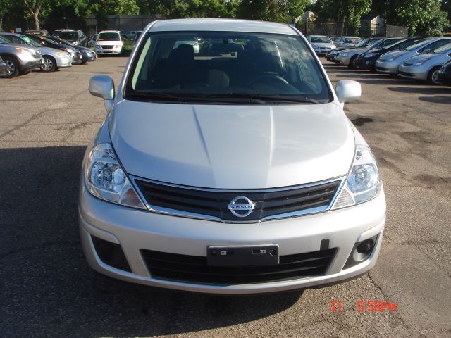 2011 Nissan Versa Carrera C4S