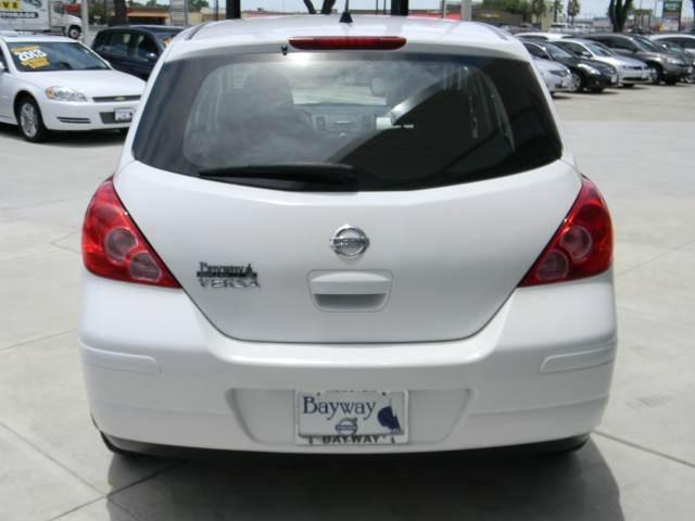 2011 Nissan Versa SR5 E. Cab 4x4 V8