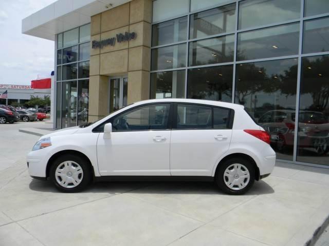 2011 Nissan Versa SR5 E. Cab 4x4 V8