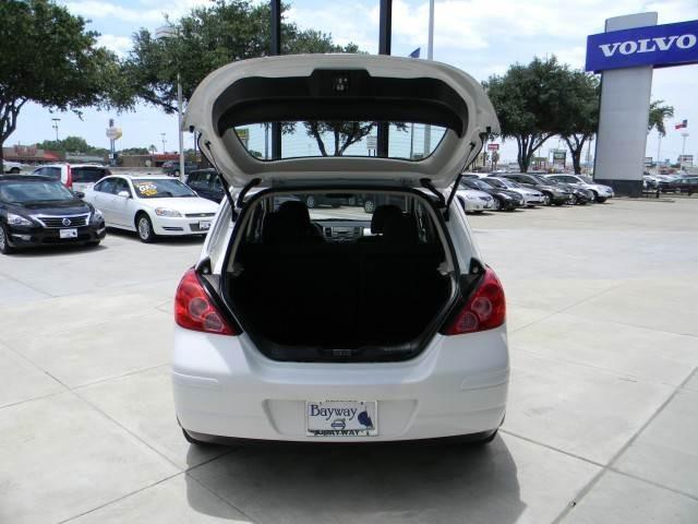 2011 Nissan Versa SR5 E. Cab 4x4 V8
