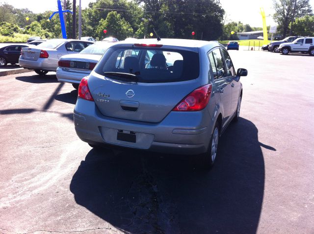 2011 Nissan Versa Carrera C4S
