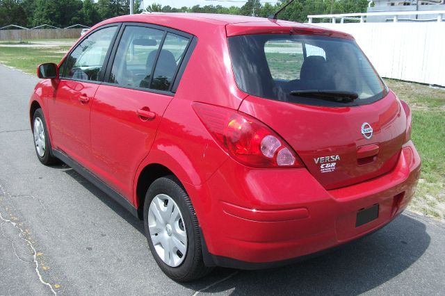 2011 Nissan Versa Carrera C4S
