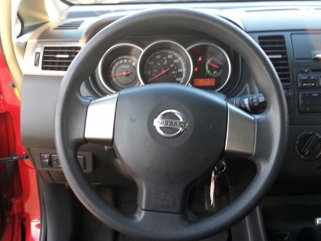 2011 Nissan Versa Carrera C4S