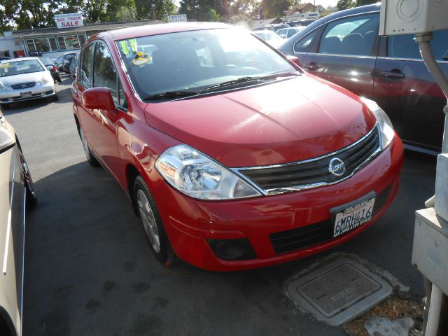 2011 Nissan Versa Carrera C4S