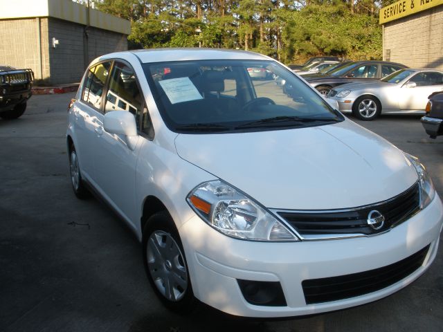 2011 Nissan Versa Carrera C4S
