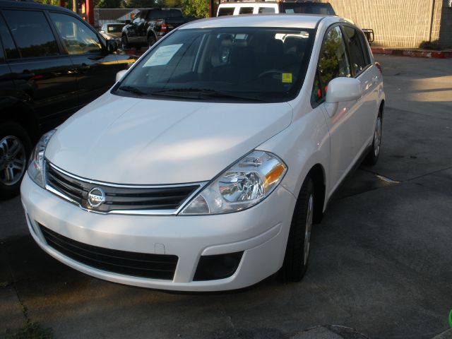 2011 Nissan Versa Carrera C4S