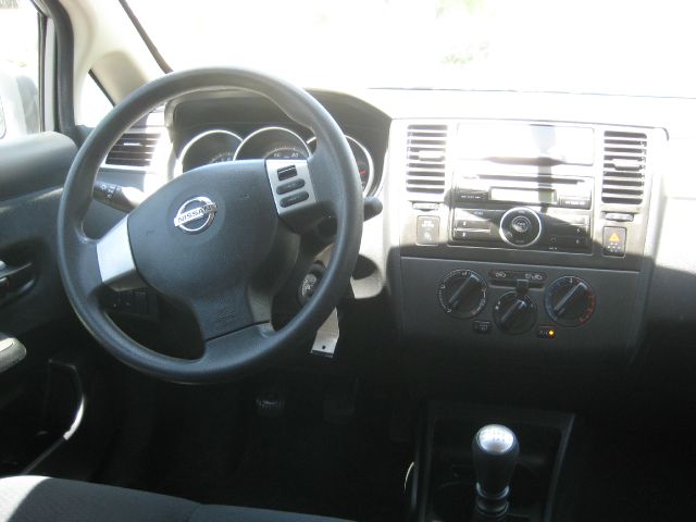2011 Nissan Versa Carrera C4S