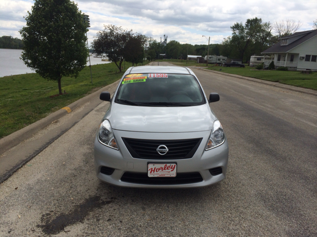 2012 Nissan Versa LT 5 1/4 Ft
