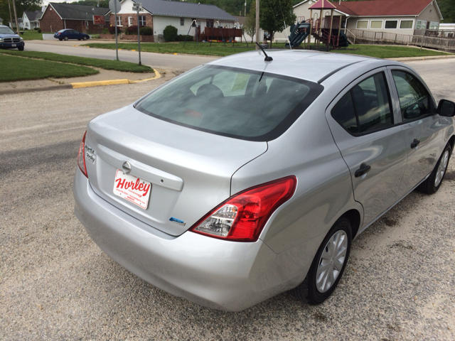 2012 Nissan Versa LT 5 1/4 Ft