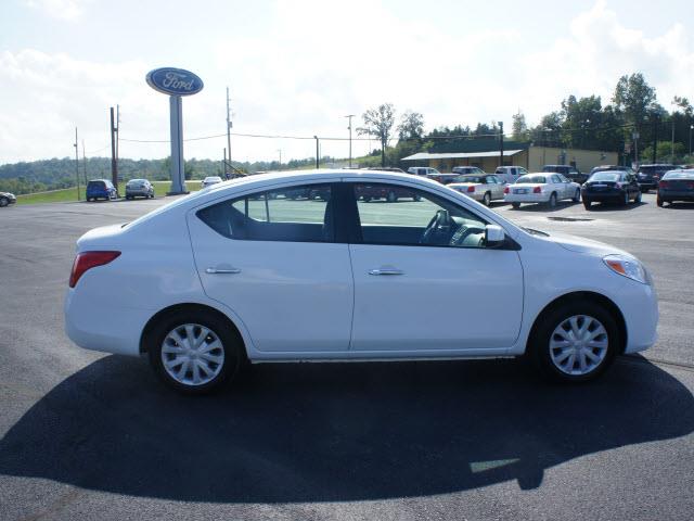 2012 Nissan Versa 745lilow Milesmint Condtionclean Carfax Se