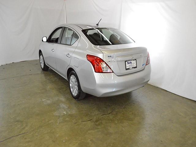 2012 Nissan Versa 4dr Sdn LE Auto (SE) Sedan