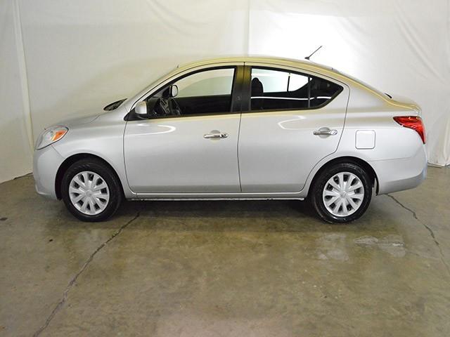 2012 Nissan Versa 4dr Sdn LE Auto (SE) Sedan