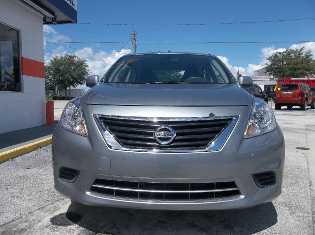 2012 Nissan Versa LT 5 1/4 Ft