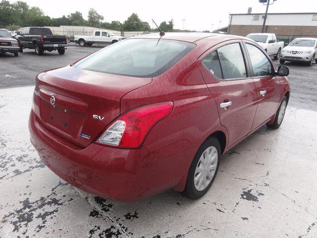 2012 Nissan Versa 745lilow Milesmint Condtionclean Carfax Se