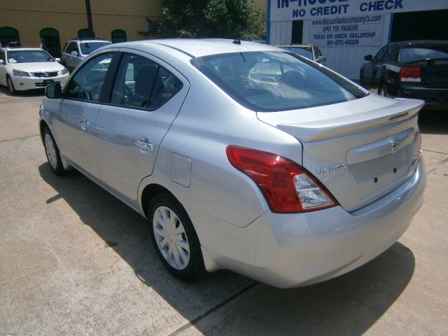 2012 Nissan Versa 4dr Sdn LE Auto (SE) Sedan