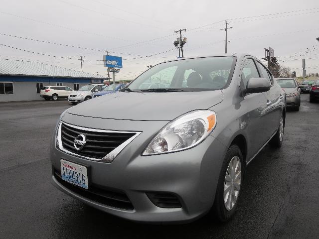 2012 Nissan Versa 4dr Sdn LE Auto (SE) Sedan