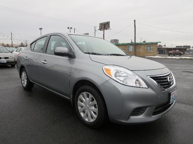 2012 Nissan Versa 4dr Sdn LE Auto (SE) Sedan