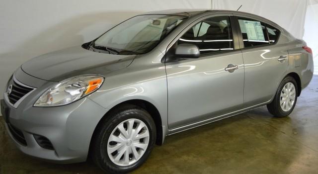 2012 Nissan Versa 4dr Sdn LE Auto (SE) Sedan