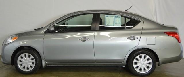 2012 Nissan Versa 4dr Sdn LE Auto (SE) Sedan