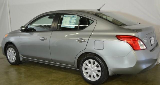 2012 Nissan Versa 4dr Sdn LE Auto (SE) Sedan