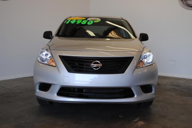 2012 Nissan Versa 745lilow Milesmint Condtionclean Carfax Se