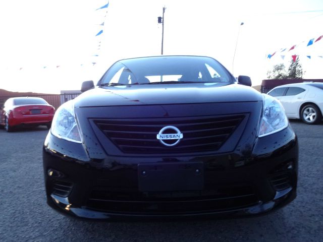 2014 Nissan Versa W/ Sunroofnav