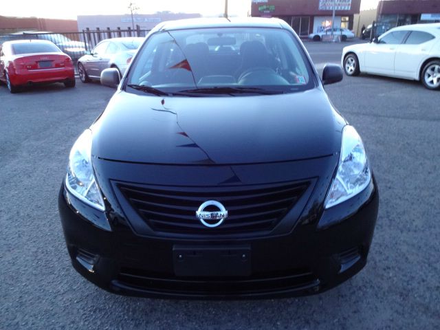 2014 Nissan Versa W/ Sunroofnav