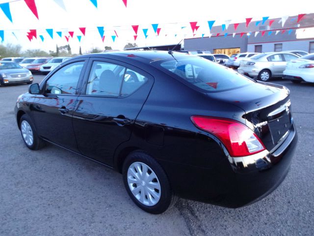 2014 Nissan Versa W/ Sunroofnav