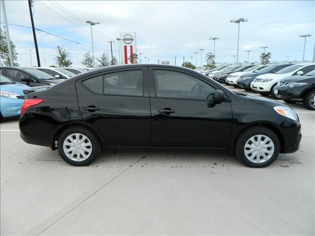 2014 Nissan Versa SE, 7 Pass, C.D. Player