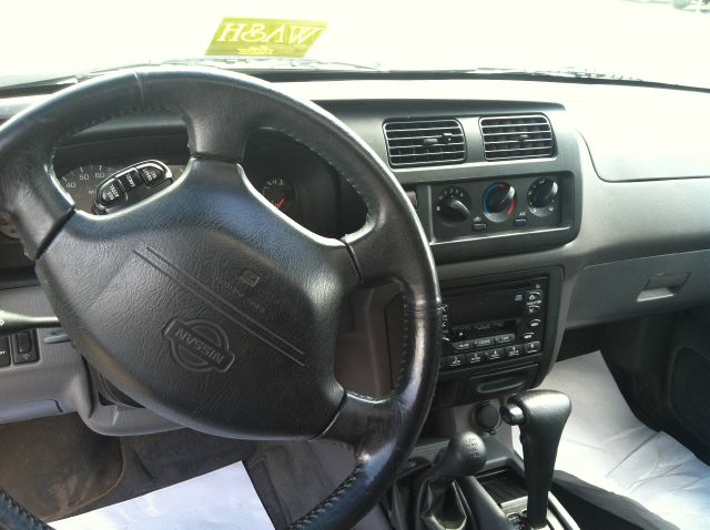 2000 Nissan Xterra EX-L W/ DVD System