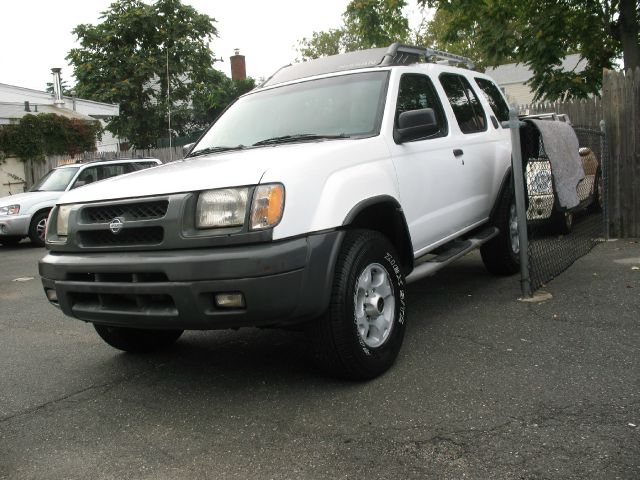 2000 Nissan Xterra AWD W/leatherroof (7pass)