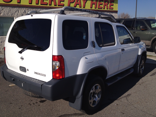 2000 Nissan Xterra AWD W/leatherroof (7pass)