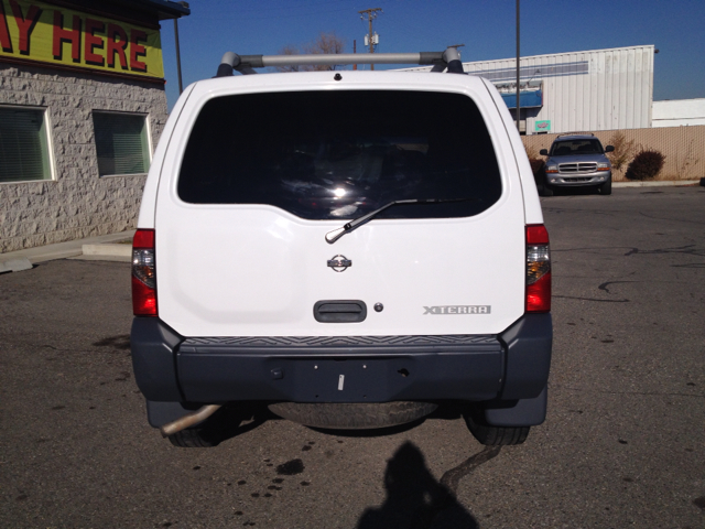 2000 Nissan Xterra AWD W/leatherroof (7pass)