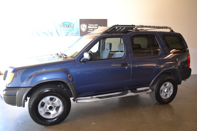 2000 Nissan Xterra AWD W/leatherroof (7pass)
