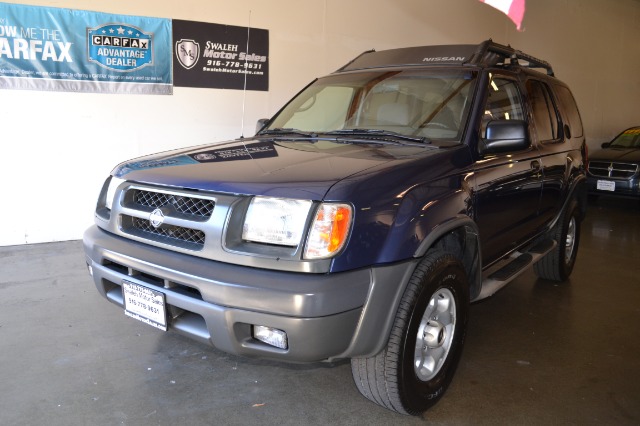 2000 Nissan Xterra AWD W/leatherroof (7pass)