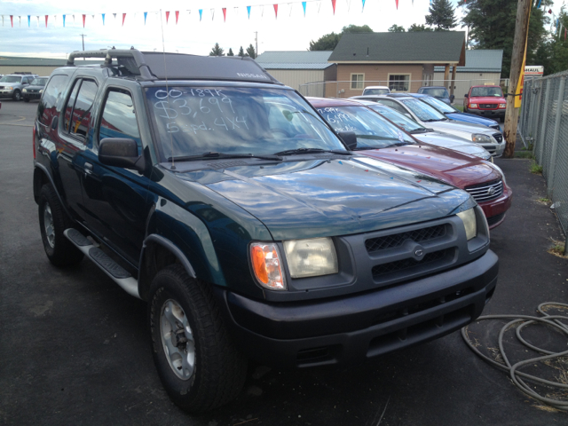 2000 Nissan Xterra AWD W/leatherroof (7pass)