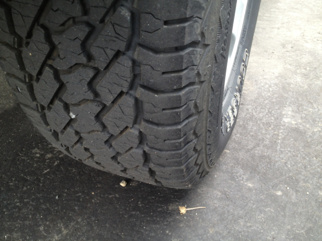 2000 Nissan Xterra AWD W/leatherroof (7pass)