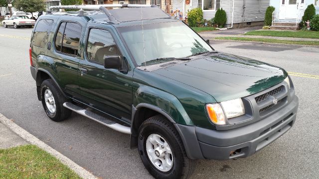 2000 Nissan Xterra AWD W/leatherroof (7pass)