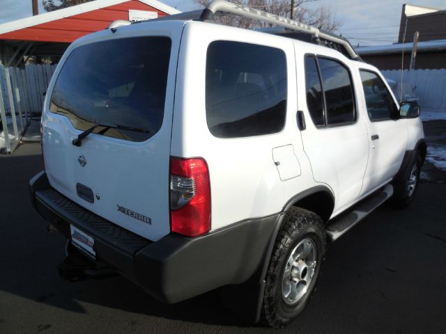 2000 Nissan Xterra AWD W/leatherroof (7pass)