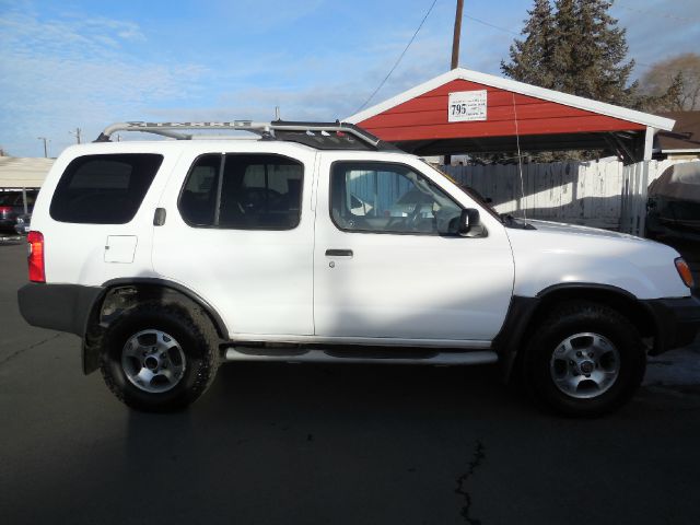 2000 Nissan Xterra AWD W/leatherroof (7pass)