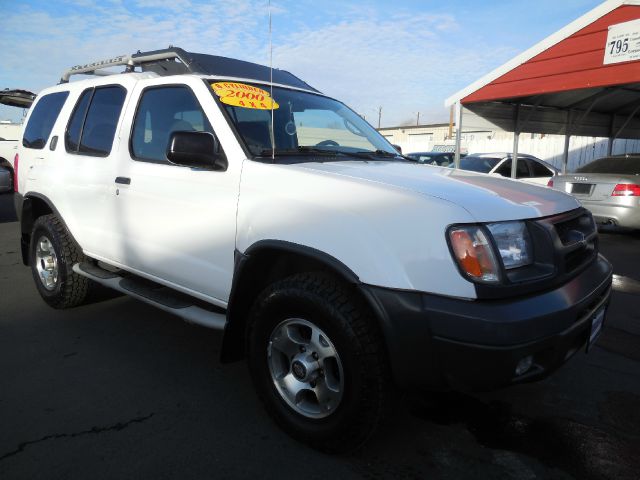 2000 Nissan Xterra AWD W/leatherroof (7pass)